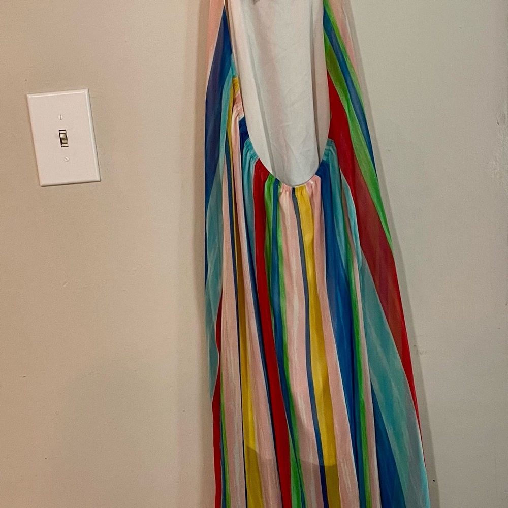 Summer dress, great for the beach and very flowy, low back. Cute fit.